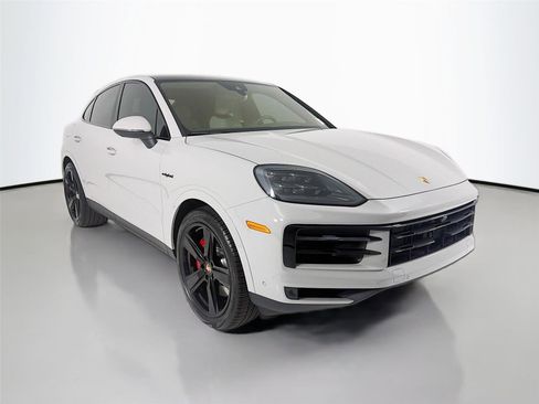 Used 2025 Porsche Cayenne S AWD/4WD image 29