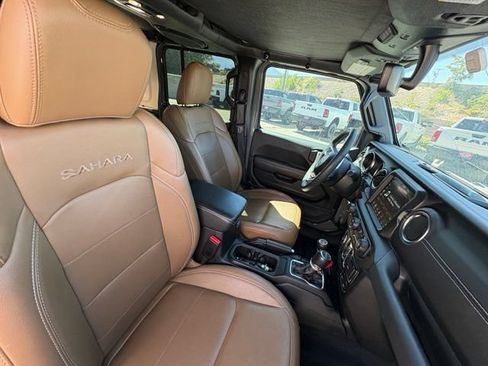 Used 2023 Jeep Wrangler Unlimited Sahara w/ Cold Weather Group AWD/4WD image 18