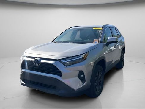 Used 2022 Toyota RAV4 XLE Premium AWD/4WD image 9