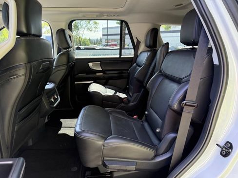 Used 2025 Ford Expedition Platinum AWD/4WD image 13