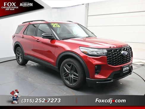 Used 2025 Ford Explorer ST-Line w/ ST-Line Street Pack AWD/4WD image 2