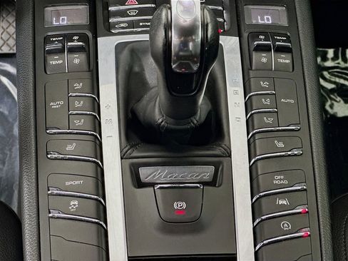 Used 2018 Porsche Macan image 22