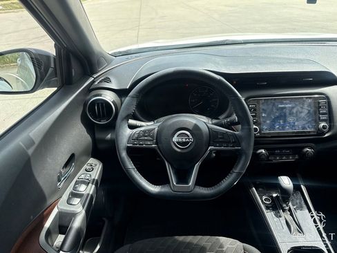 Used 2023 Nissan Kicks SR w/ Exterior Package image 12