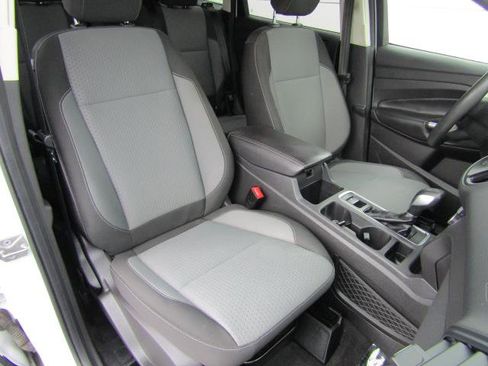 Used 2019 Ford Escape SE image 8