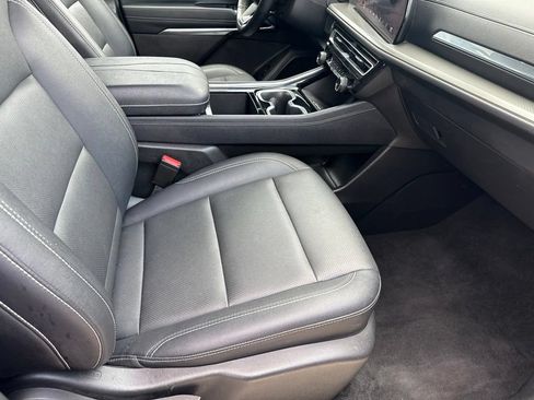 Used 2025 Chevrolet Traverse LT AWD/4WD image 10