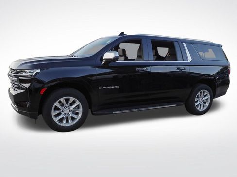 Used 2023 Chevrolet Suburban Premier AWD/4WD image 2
