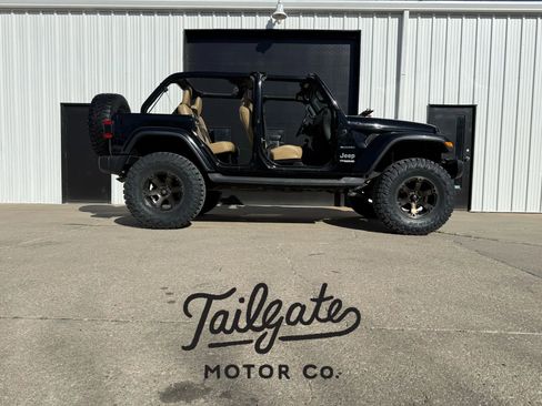 Used 2018 Jeep Wrangler Unlimited Sahara image 1