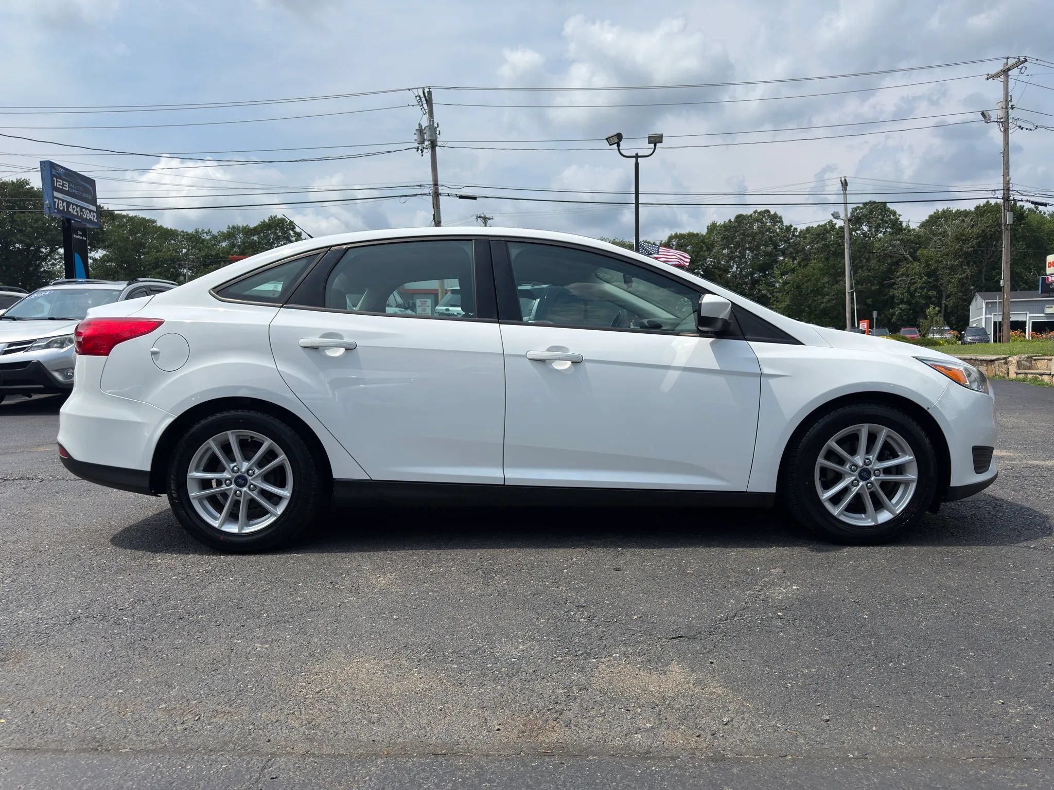 Used 2018 Ford Focus SE FWD image 8