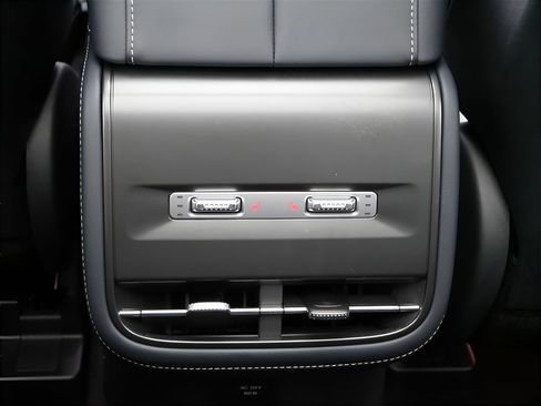 Used 2024 Lincoln Nautilus Reserve w/ Equipment Group 202A image 15