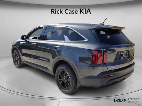 Used 2023 Kia Sorento LX image 8