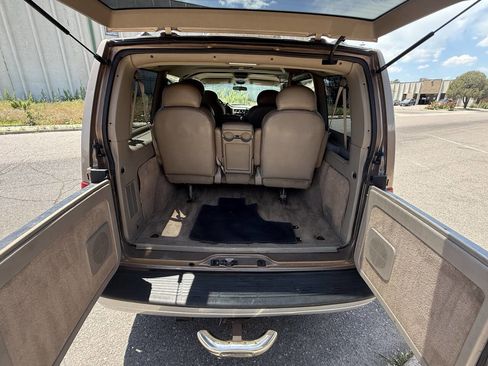 Used 2000 GMC Safari AWD w/ SLT Marketing Option Pkg 3 image 28