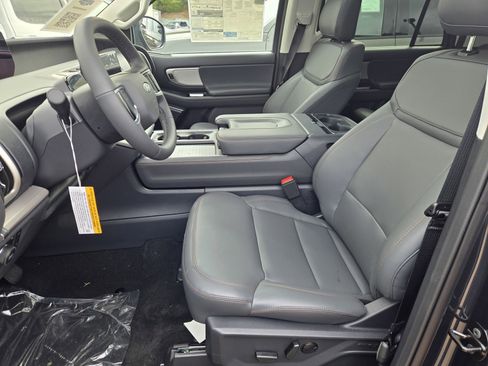 New 2025 Ford Expedition Max Active image 9