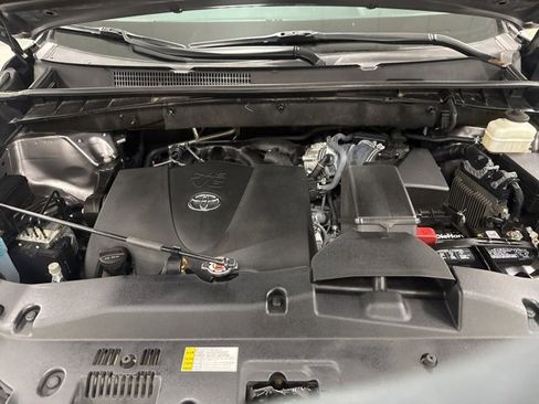 Used 2019 Toyota Highlander XLE image 42