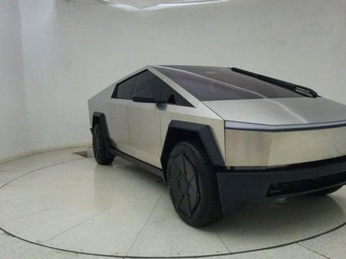 Used 2024 Tesla Cybertruck AWD Crew Cab image 61