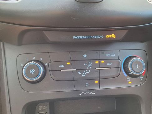 Used 2017 Ford Focus SE FWD image 23