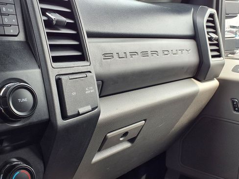 Used 2018 Ford F550 4x4 Regular Cab Super Duty image 9