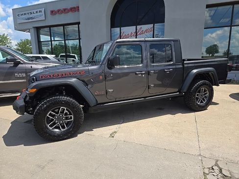 Used 2026 Jeep Gladiator Mojave AWD/4WD image 5