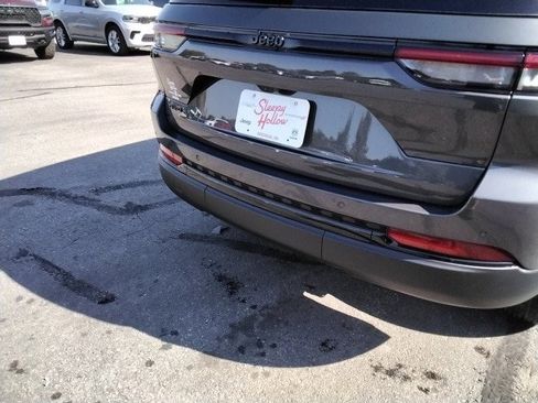 New 2025 Jeep Grand Cherokee Altitude w/ Trailer Tow Package image 21