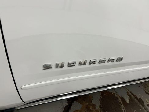 Used 2020 Chevrolet Suburban Premier w/ Premier Plus Edition image 28