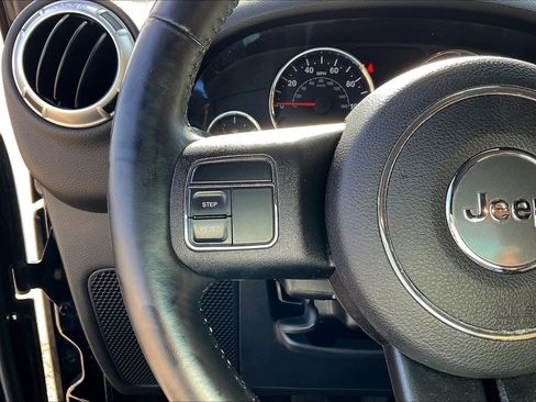 Used 2015 Jeep Wrangler Unlimited Sahara image 20