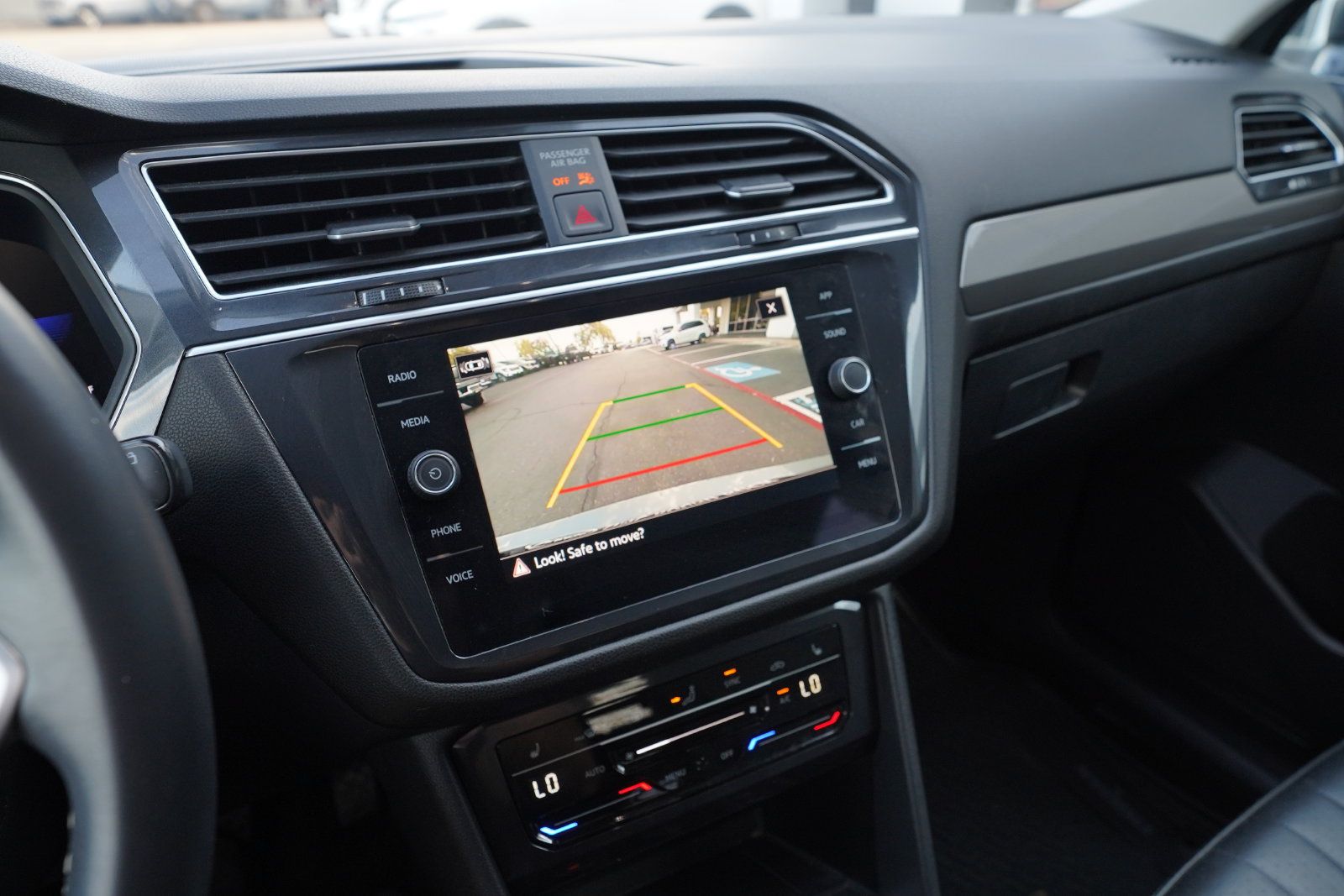 Used 2024 Volkswagen Tiguan SE FWD image 13
