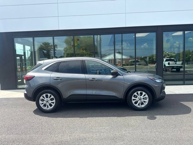 Used 2024 Ford Escape Active AWD/4WD image 2