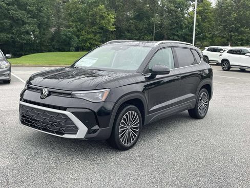 New 2026 Volkswagen Taos SE FWD image 3