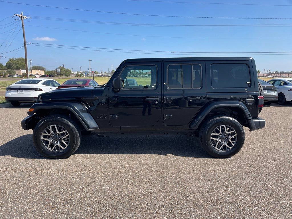 Used 2025 Jeep Wrangler Unlimited Sahara AWD/4WD image 4