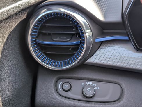 New 2026 Chevrolet Trax LT w/ Sunroof Package image 16