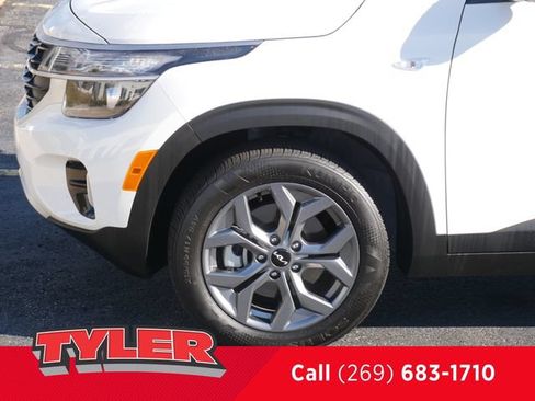 Used 2024 Kia Seltos LX AWD/4WD image 38