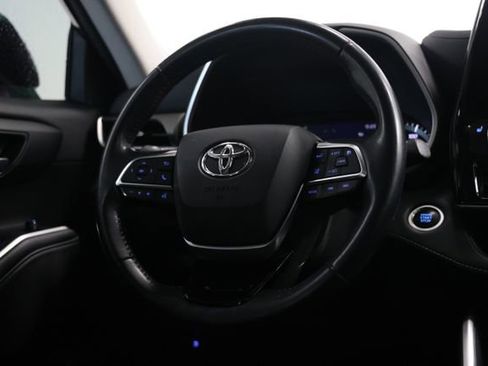 Used 2021 Toyota Highlander XLE AWD/4WD image 40