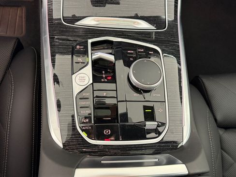 Used 2026 BMW X7 xDrive40i w/ M Sport Package AWD/4WD image 17