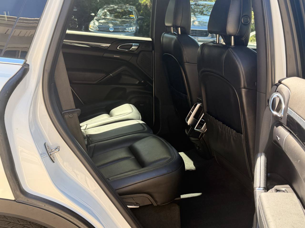 Used 2016 Porsche Cayenne w/ Premium Package AWD/4WD image 22