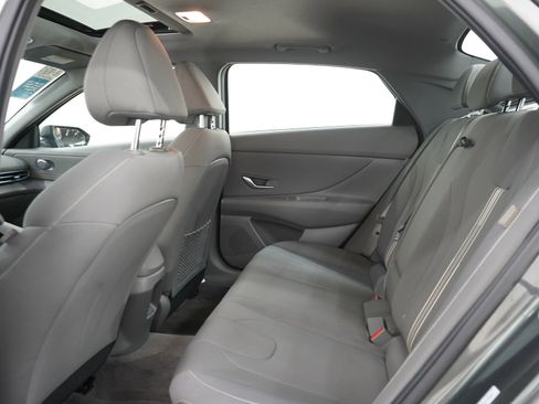 Used 2025 Hyundai Elantra SEL FWD image 18