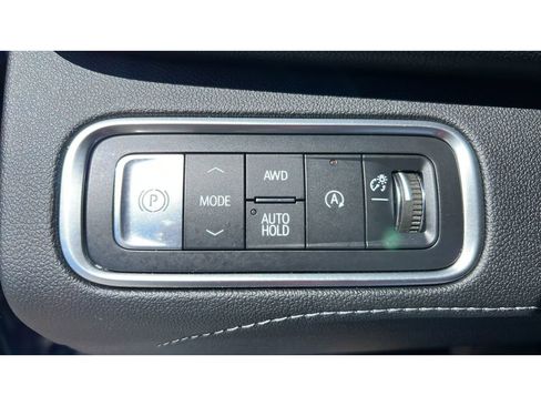 Certified 2025 Buick Enclave Avenir w/ Super Cruise Package AWD/4WD image 23