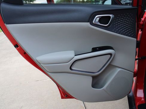 Used 2020 Kia Soul EX FWD image 33