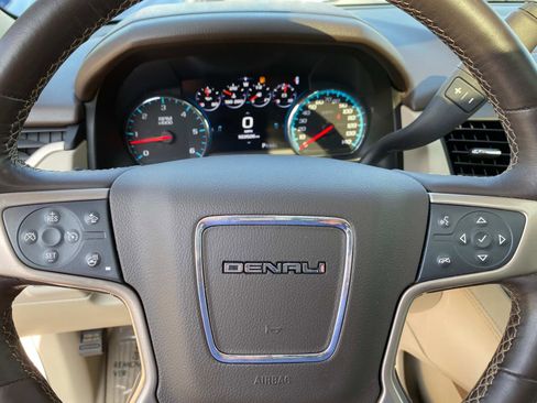 Used 2020 GMC Yukon XL Denali w/ Denali Premium Package image 19