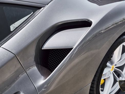Used 2018 Ferrari 488 GTB RWD image 10