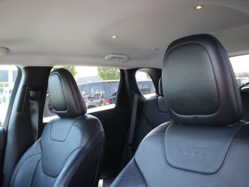 Used 2019 Jeep Cherokee Limited AWD/4WD image 20