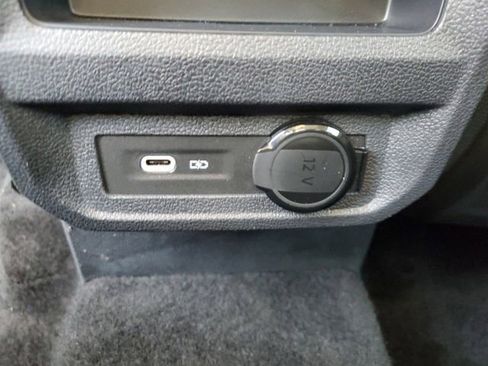 Certified 2023 Volkswagen Tiguan SE w/ Panoramic Sunroof Package image 12