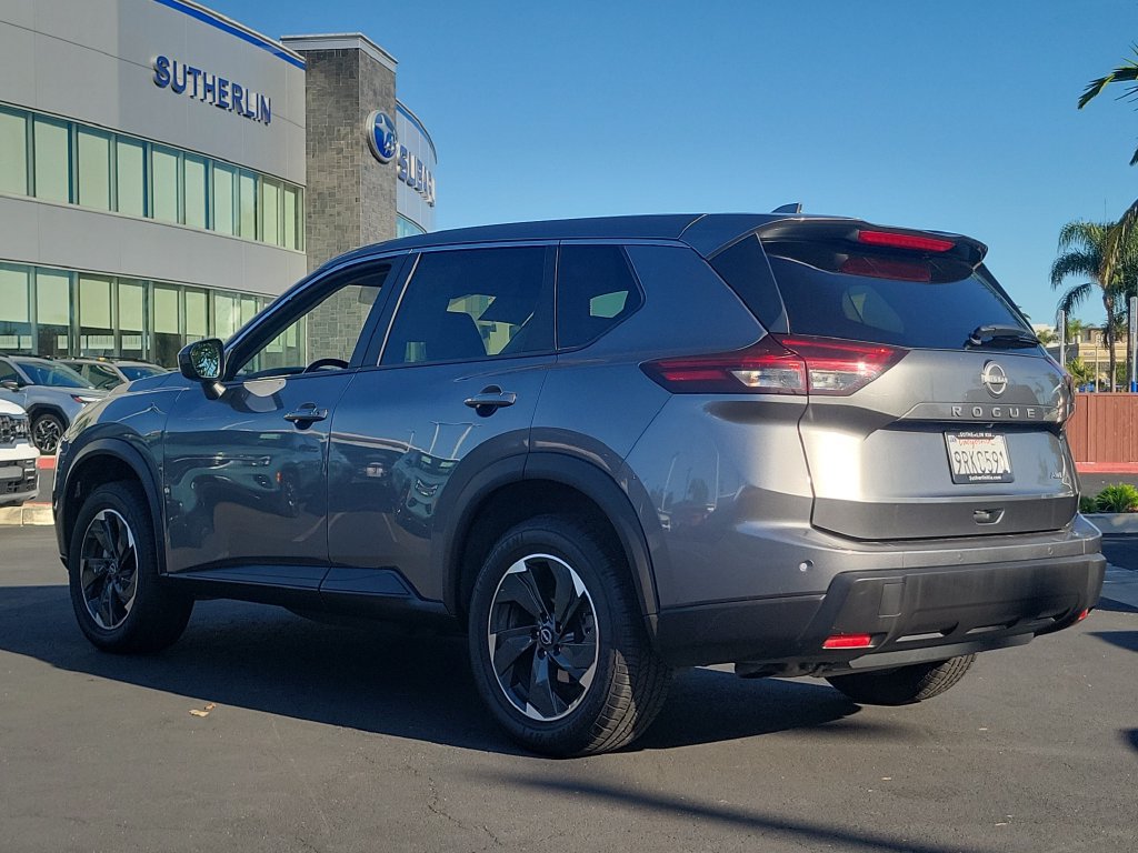 Used 2025 Nissan Rogue SV AWD/4WD image 4