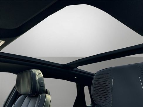 Used 2025 Cadillac Lyriq Luxury image 9