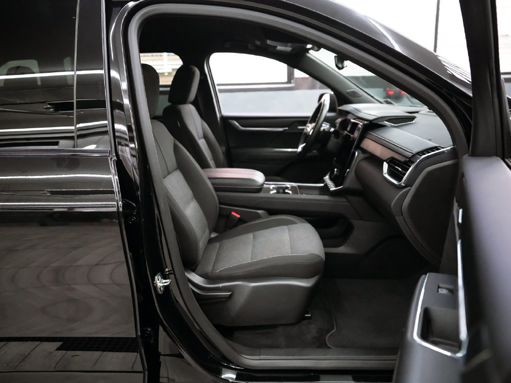 Used 2025 GMC Acadia Elevation w/ Black Edition FWD image 37
