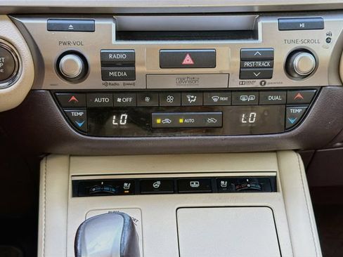 Used 2017 Lexus ES 350 w/ Ultra Luxury Package FWD image 45