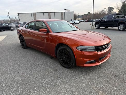 Used 2020 Dodge Charger SXT w/ Driver Convenience Group image 9