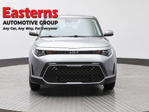 Used 2025 Kia Soul LX w/ LX Technology Package FWD image 2