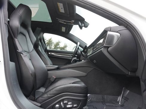 Used 2019 Porsche Panamera Turbo image 40