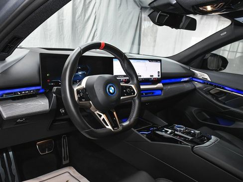 Used 2025 BMW i5 M60 w/ Executive Package image 26