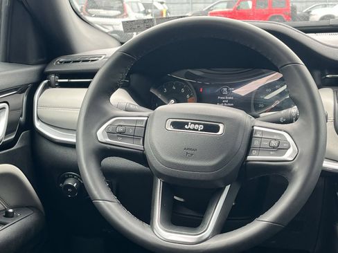 Used 2025 Jeep Compass Limited AWD/4WD image 29
