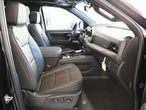 New 2025 Chevrolet Suburban High Country image 42